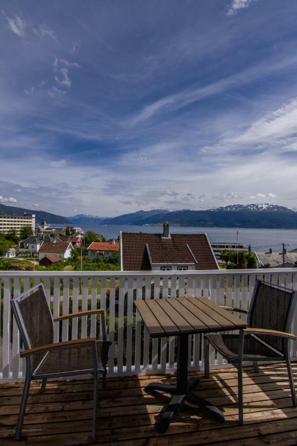 Kringsja Hotel Балестранд Экстерьер фото